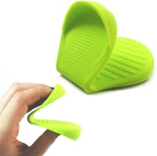 1 Pair Silicone Mini Oven Mitts | Heat Resistant Pinch Pot Holders for Kitchen Cooking & Baking | Non-Slip Hot Pot Grip Gloves | Reusable Heatproof Silicone Hand Protectors (Random Color)