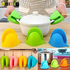 1 Pair Silicone Mini Oven Mitts | Heat Resistant Pinch Pot Holders for Kitchen Cooking & Baking | Non-Slip Hot Pot Grip Gloves | Reusable Heatproof Silicone Hand Protectors (Random Color)