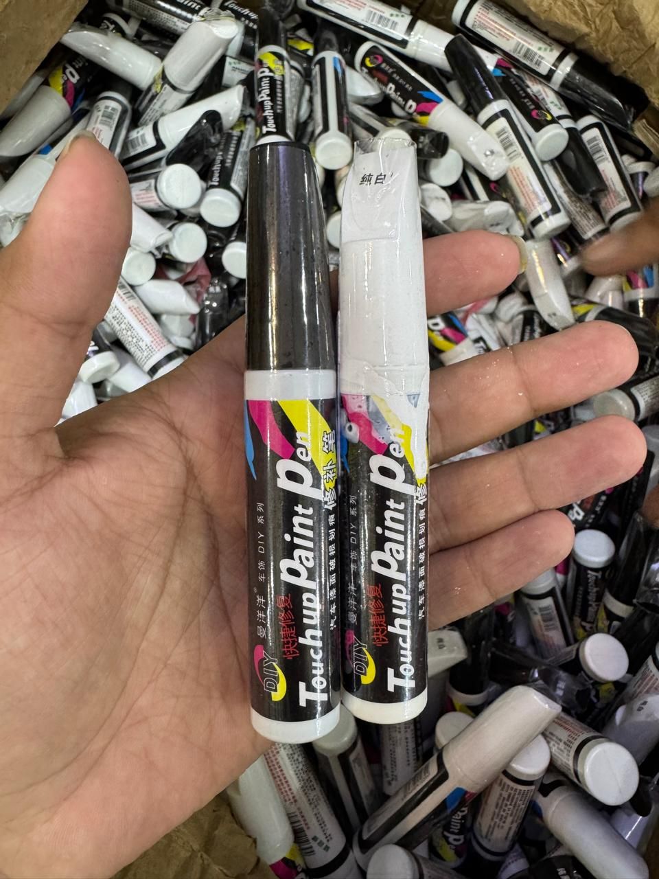 Car Scratch Repair Pen | Touch-Up Paint Marker for Cars | Quick Paint Repair Tool for Minor Marks | Easy DIY Auto Body Touch-Up Kit – Black & White Colors